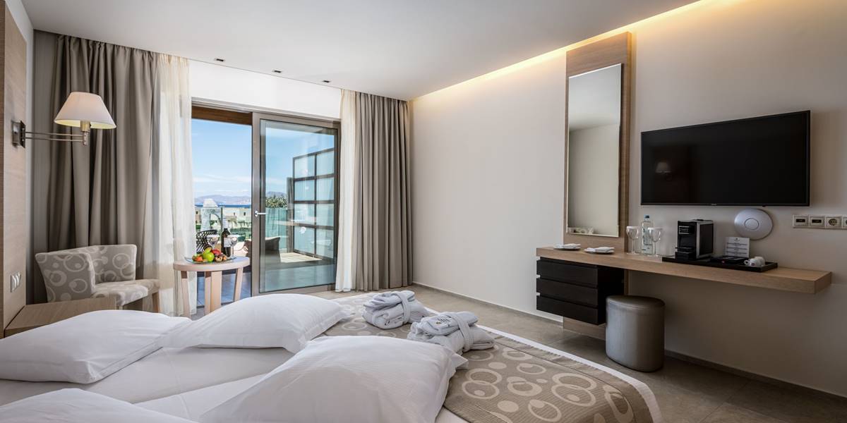 CHAMBRE DOUBLE AVEC VUE SUR LA MER ET SPA EXTÉRIEUR HYDROMASSAGE - ADULTES SEULEMENT