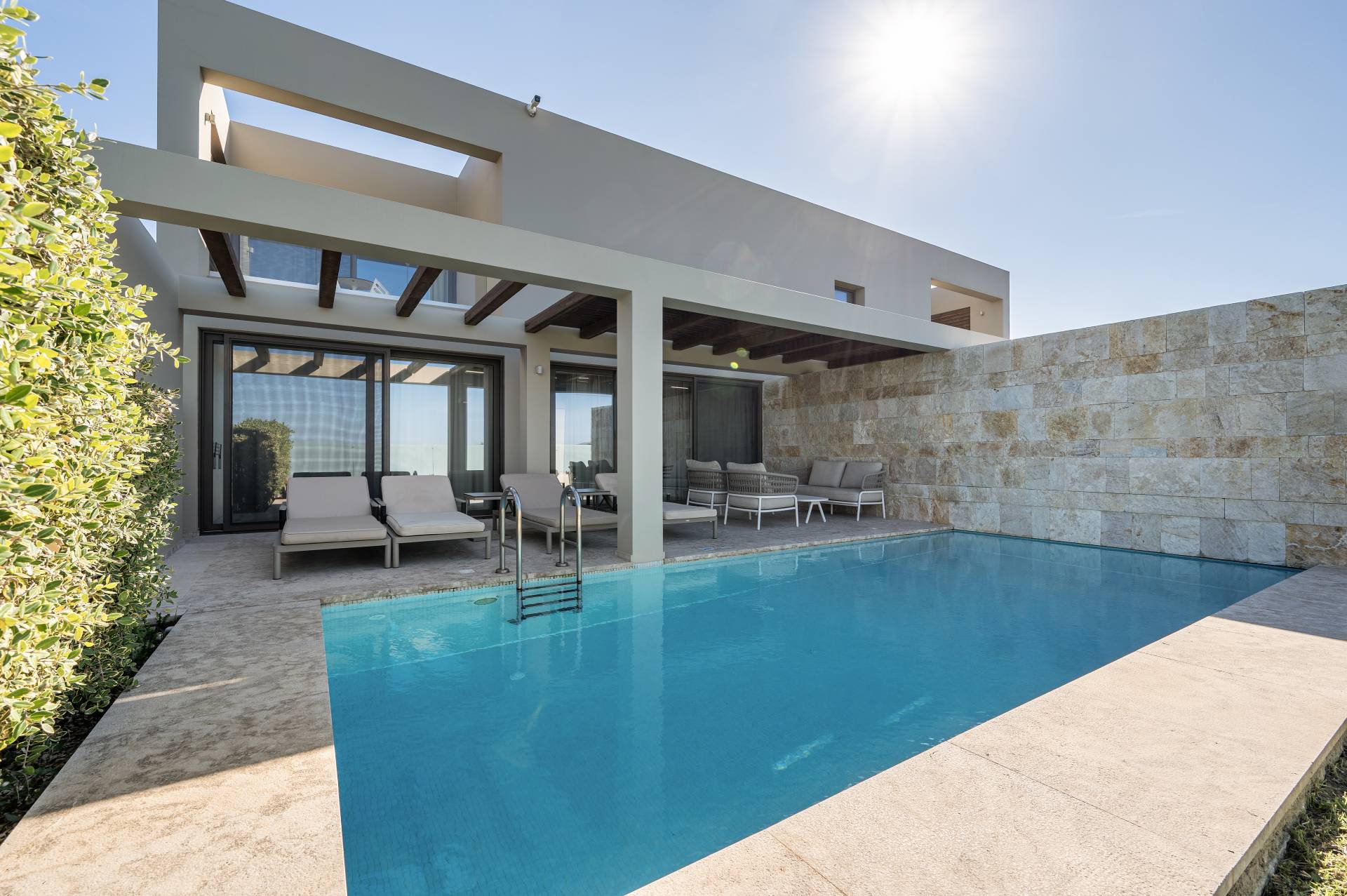 PRESIDENTIAL MAISONETTE SEA FRONT WITH PRIVATE POOL